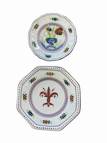 Pair of Firenze Menegatti italian ceramic plates, 10D, 8D