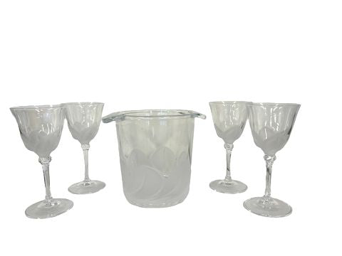 Set of 4 Cristal D'Arques Florence clear/frosted tulip wine glasses, 5.75" h, w/