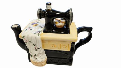 Sewing Machine with Mending Teapot 8"x9"