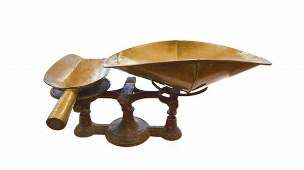 Antique Brass and Iron Scale with Scoop 11x11x21"