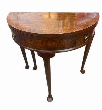 Baker Queen Anne-style mahogany flip-top gateleg table w/ 2 drawers, 28.5" h, 30