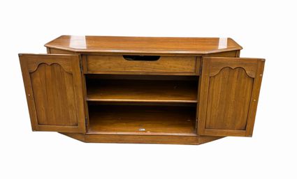 Solid walnut credenza w/ inside drawer, 59x19.5x31"