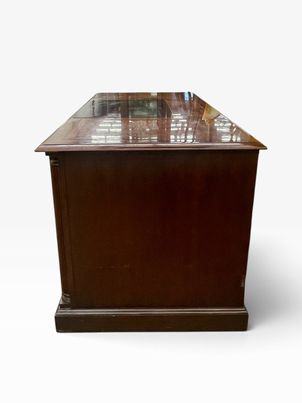 Hekman executive desk, 30H. 60W. 30D.