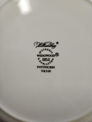 Williamsburg Wedgewood "Potpourri"  3 Dinner Plates