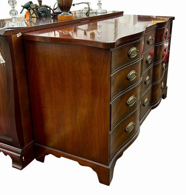 Henredon Heritage Mahogany Serpentine Dresser