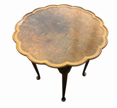 Scalloped-edge piecrust occasional table w/ burled book-matched walnut top, 26.2