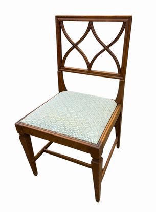 English Sheraton-style mahogany chair, 18.5x17x34"