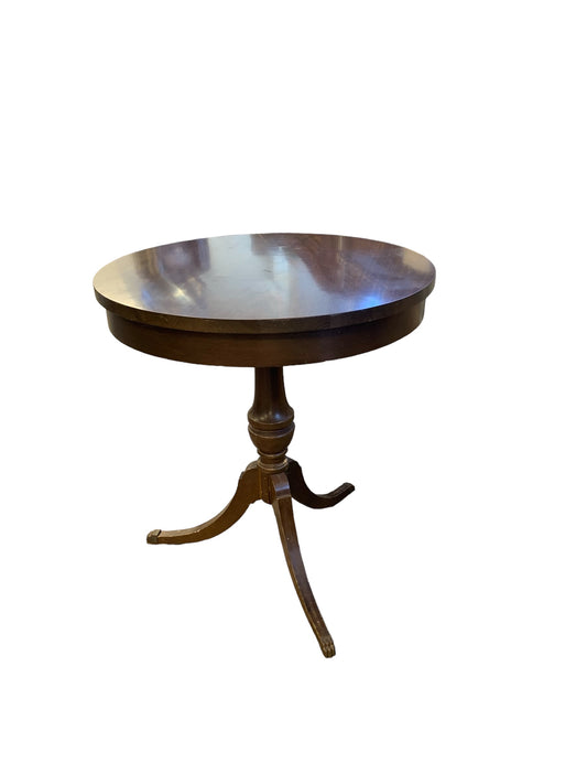 Vintage mahogany round pedestal table, 23.75" diam., 26" h