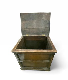 Wooden storage chest w/lid, 21.5H. 22W. 17D.