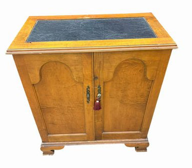 Vintage liquor cabinet w/ faux black leather inset on top & pull-out shelf, 32.2