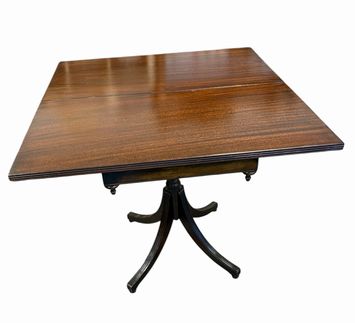 Mahogany pedestal flip-top game table, 30x30x27" h