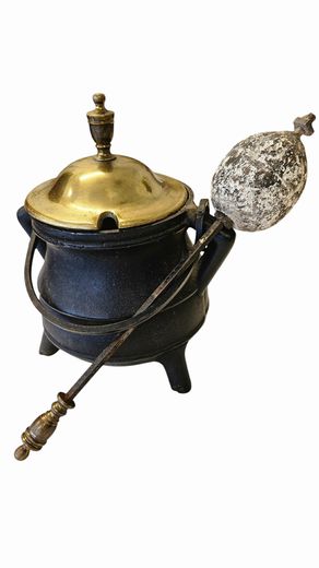 Antique. Firestarter  w Brass Lid Carry Pot 9"x7"