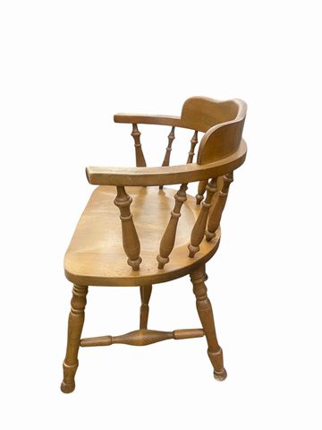 VTG colonial-style maple armchair, 30.5H 22.75W 18.5D