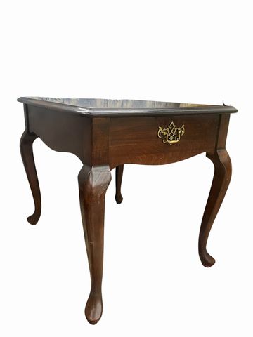 Hammary Queen Ann-style side table w/1 drawer, 22.25H. 20W. 26W