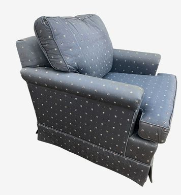 Ethan Allen Traditional Classics club chair w/ blue upholstery, 34H 29.5W 34D