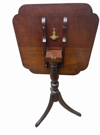 Mahogany pedestal tilt-top table, 29.75 (flat), 39.25" (tilted), 20" x20"