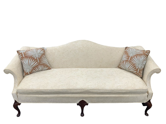 Queen Anne-style white tone-on-tone camelback sofa, 83x35x34.5"