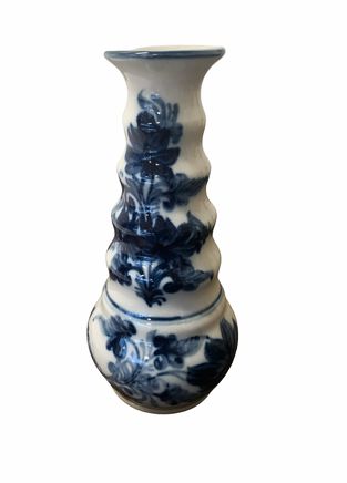 Blue/white Asian ceramic vase, 6.5" h