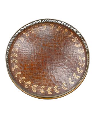 Georgian-style cigarette table, 30H. 19D.