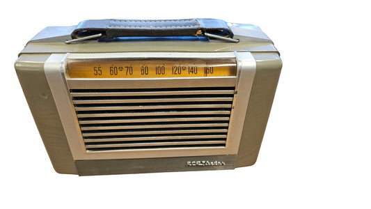 1952, 2BX63  RCA AM  Radio w Handle 8"Hx12"W