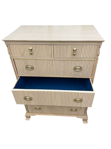 Refinished 6-drawer chest of drawers w/natural wood fluted drawers, 47H 34W 20D