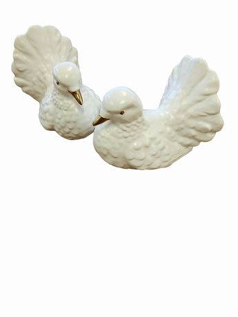 Goebel Pigeon Pair White/Gold Trim 4"hx4.5"W