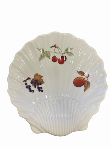 Royal Worcester Evesham shell bowl, 8.5x9