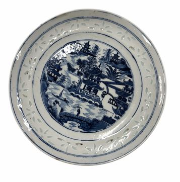 Blue/white Asian plate, 8.5"D