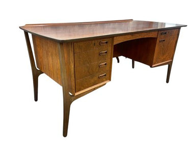 MCM Danish free-standing teak desk w/display & locking cabinets, 28H.60W.28.75D.