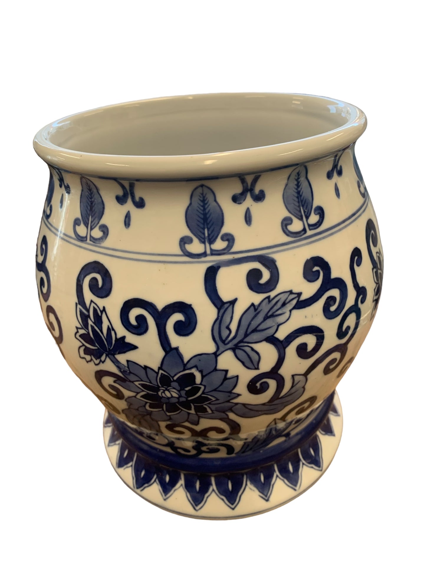 Blue/white ceramic urn, 9.75" h, 7.5" diam.